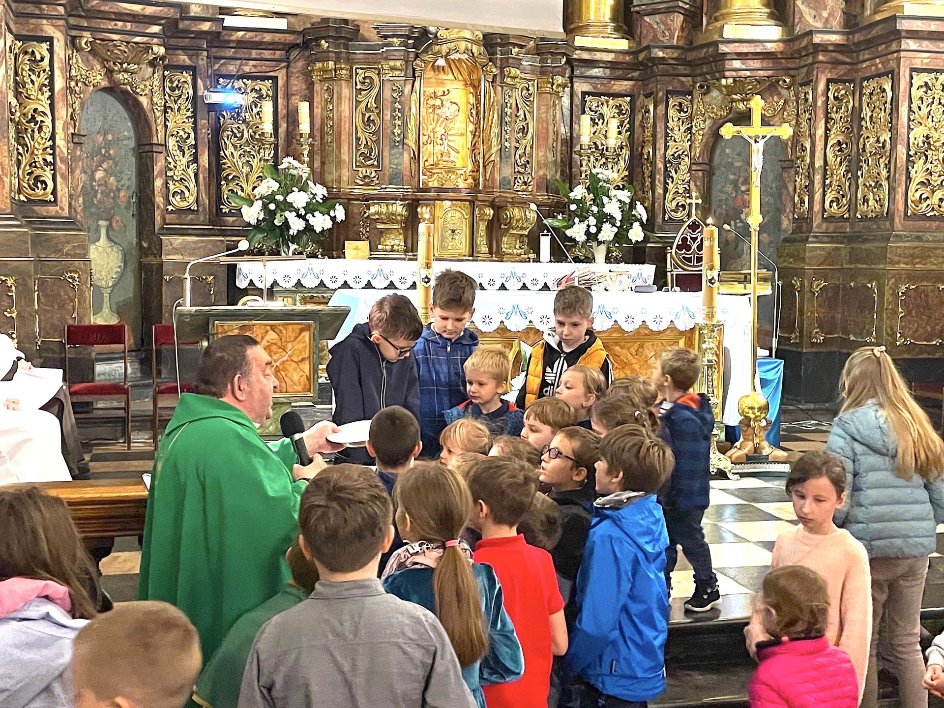 Niedzielna Msza św. z udziałem dzieci w naszej Parafii