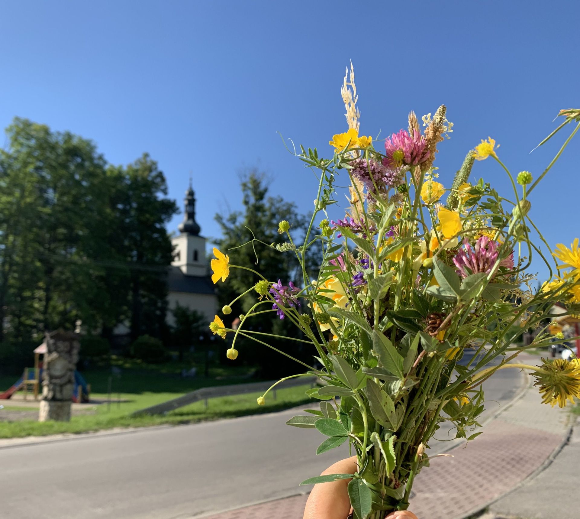 15 sierpnia - „Każdy kwiatek woła, weź mnie do kościoła”