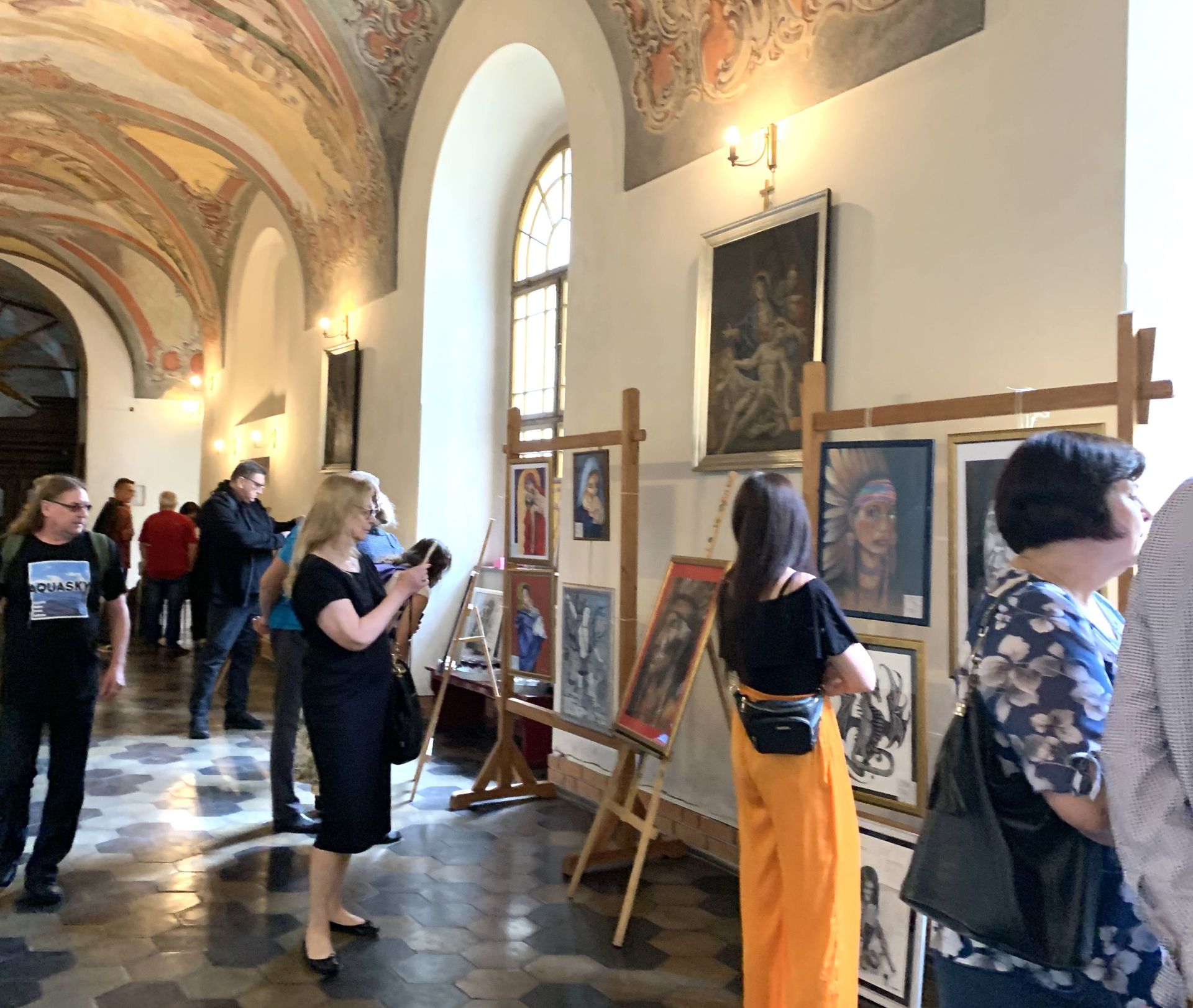 Wernisaż malarski na krużgankach klasztoru „Na Piasku”