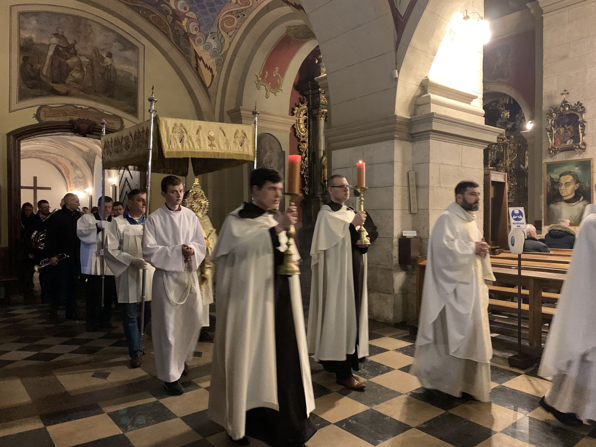 "Oto dzień, który uczynił Pan: radujmy się w nim i weselmy" - Msza rezurekcyjna w Niedzielę Zmartwychwstania Pańskiego 9 kwietnia 2023 r.