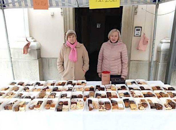 Kiermasz ciast KDM-u i Grupy Charytatywnej